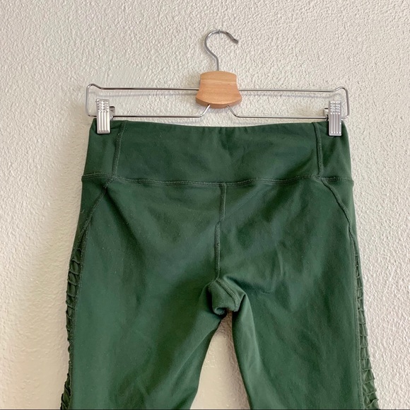 ALO Luminous Leggings In Olive - Picture 4 of 8